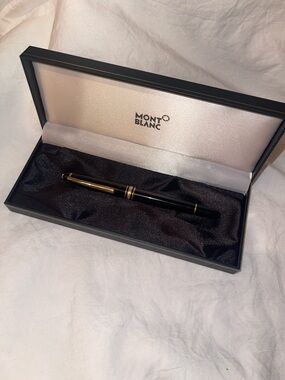 Vintage Montblanc Meisterstuck Black/Gold Classic Pen in Presentation Case